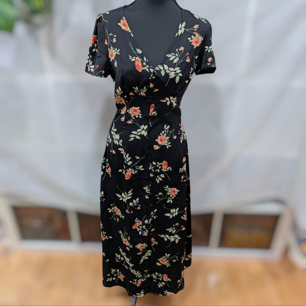 Rihoas, NWT, The Black V Neck Floral Short Sleeve Maxi Dress . - Picture 6 of 9